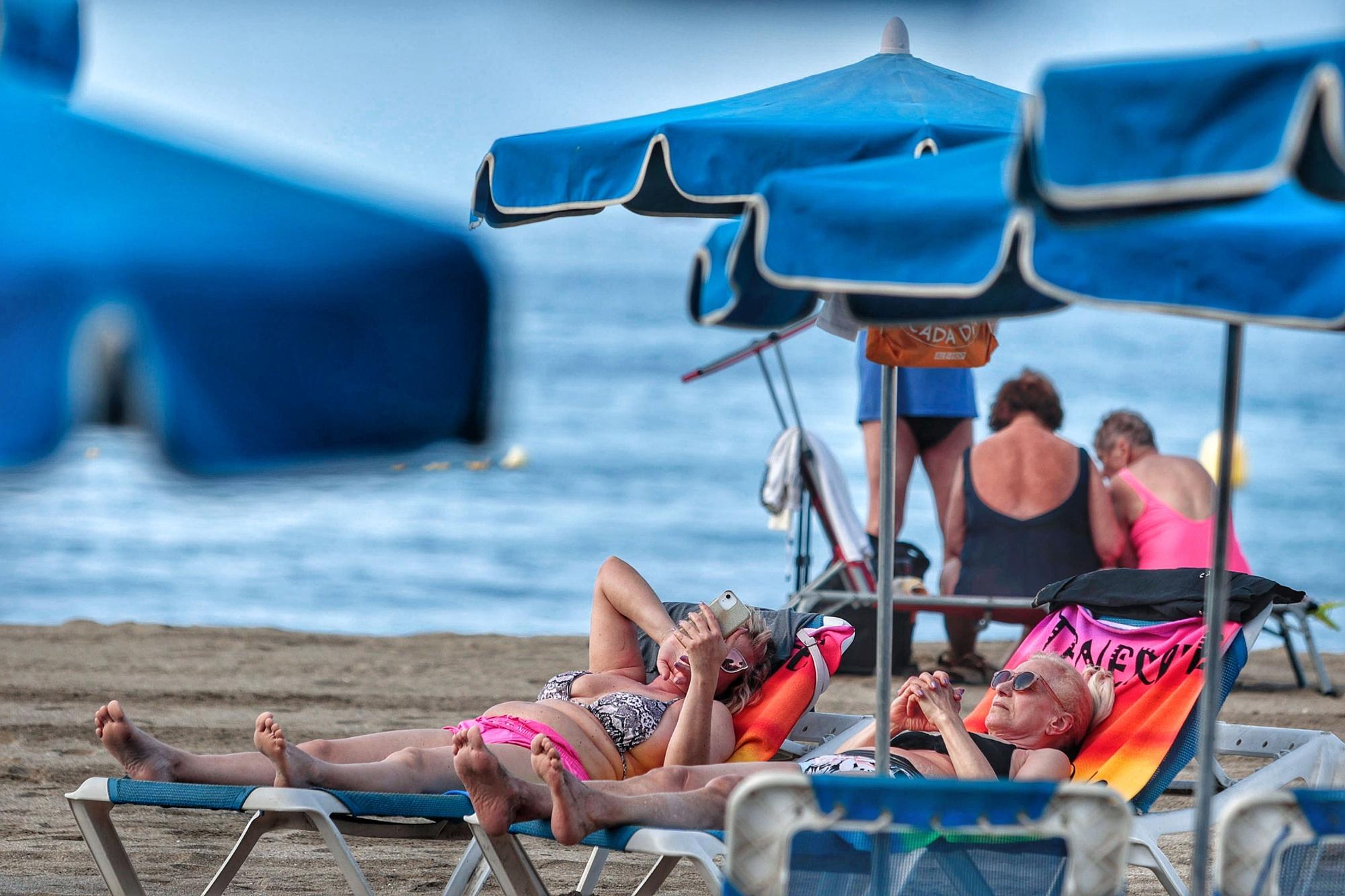 Playas llenas en el Sur de Tenerife durante la Semana Santa