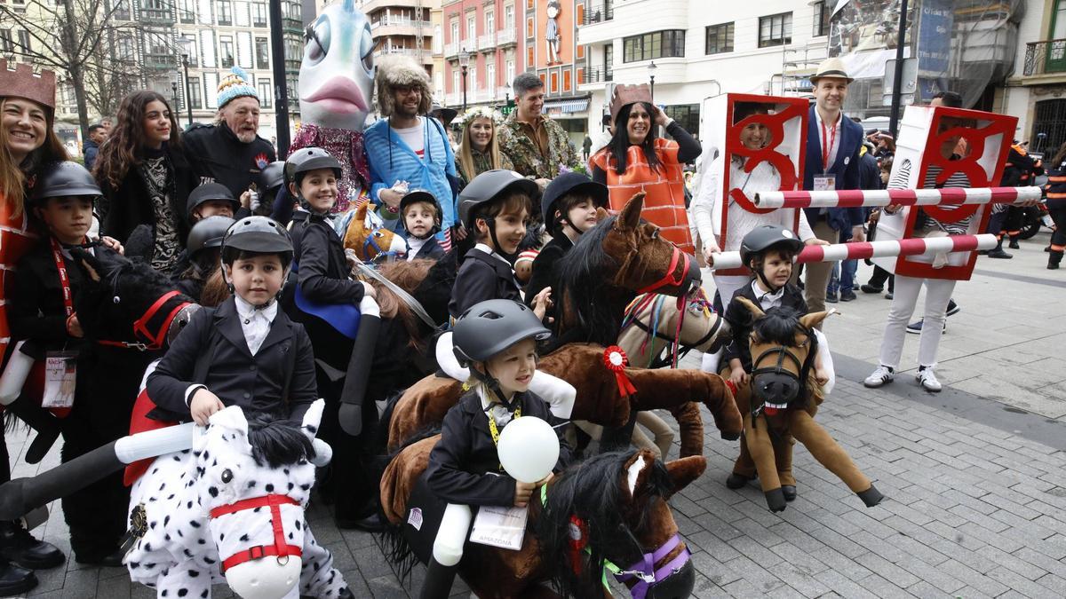 Así han disfrutado pequeños y mayores en el desfile infantil del Antroxu de Gijón (en imágenes)