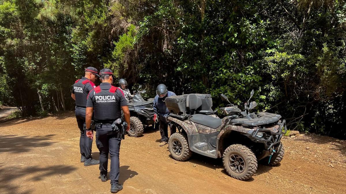 Uno de los controles de la Policía Canaria en pistas forestales de Tenerife
