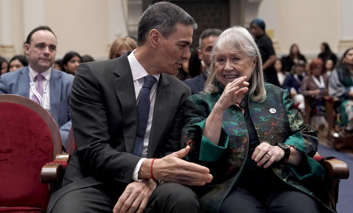 El presidente del Gobierno, Pedro Sánchez, junto a Susana Malcorra, presidenta de GWL Voices, este viernes en la clausura del acto 'Mujeres liderando la ONU del siglo XXI'.