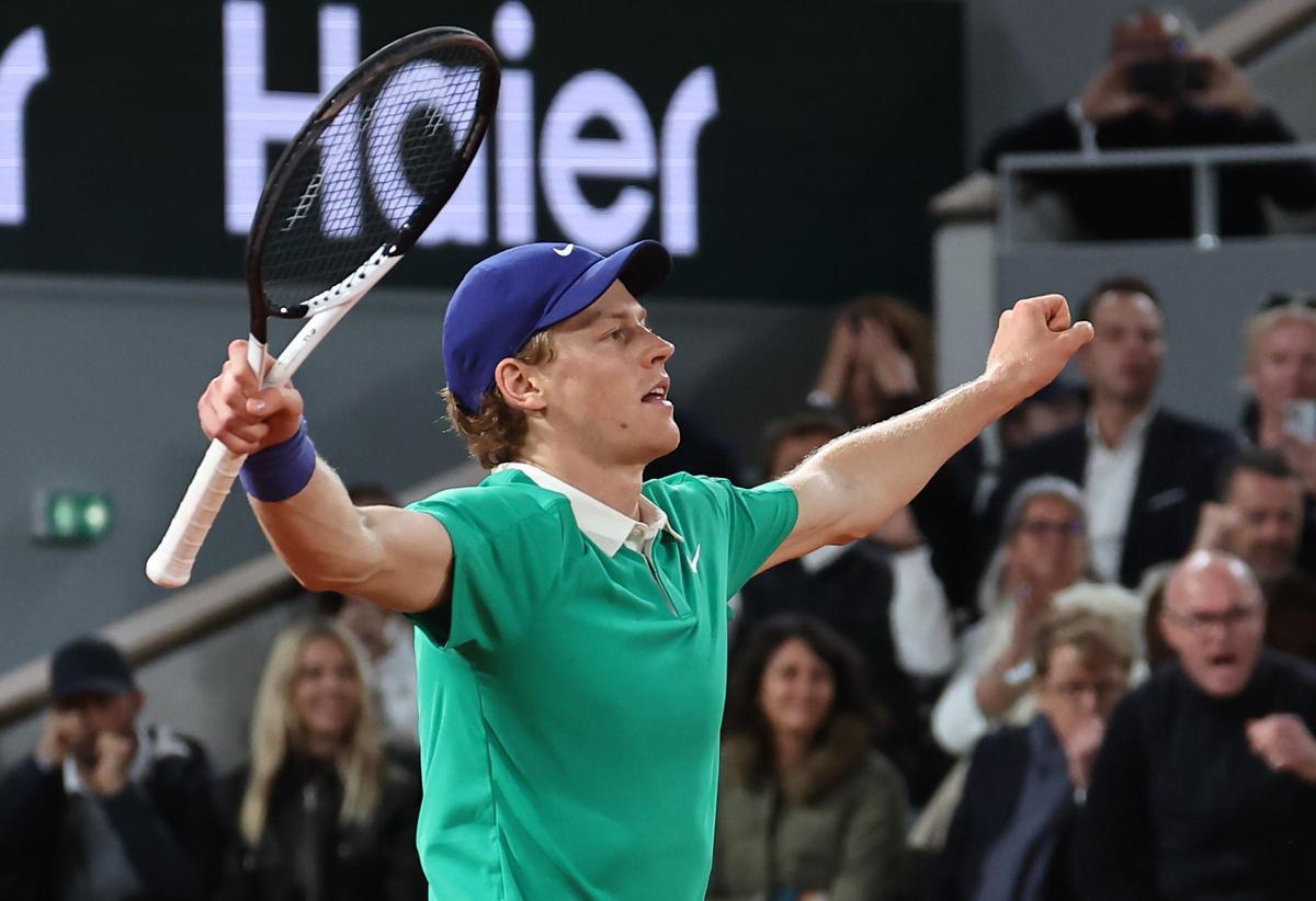 Sinner celebra su victoria ante Djokovic