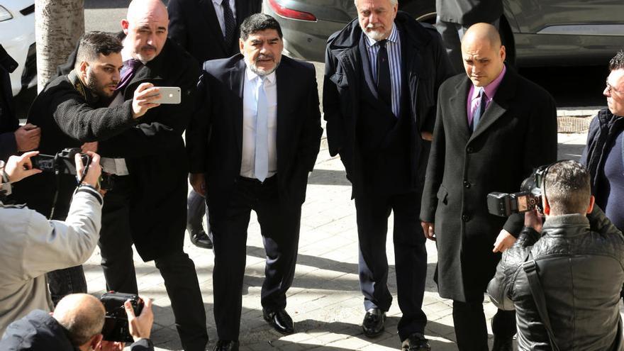 Maradona, en una visita a Madrid. // Reuters/Sergio Pérez