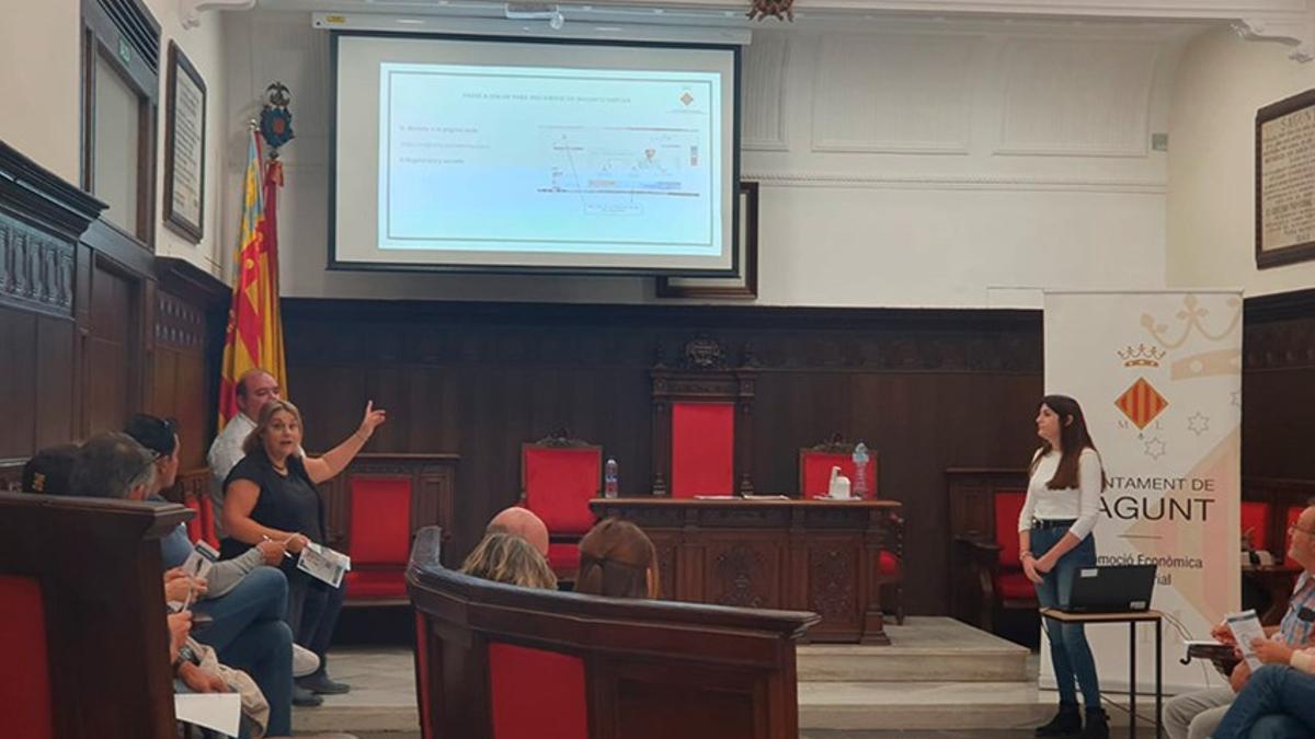 Reunión con los extrabajadores de Obeikan.