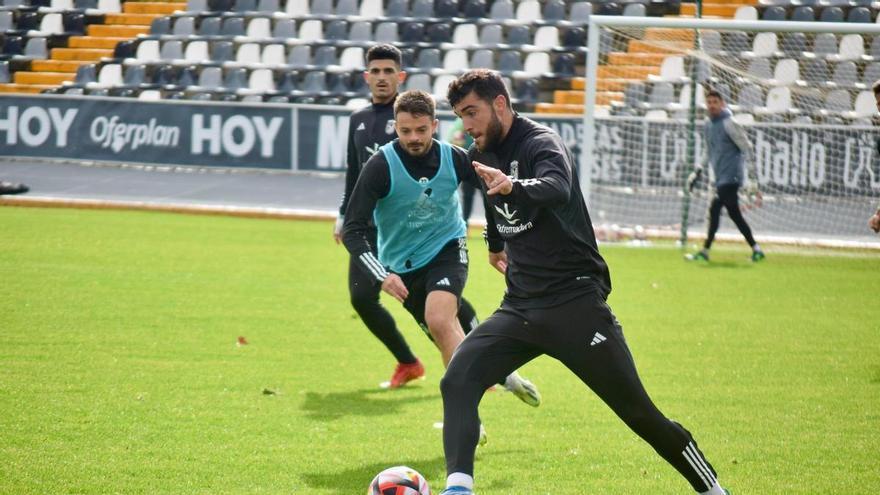 12 jugadores dejan el Badajoz y otros 10 siguen entrenando