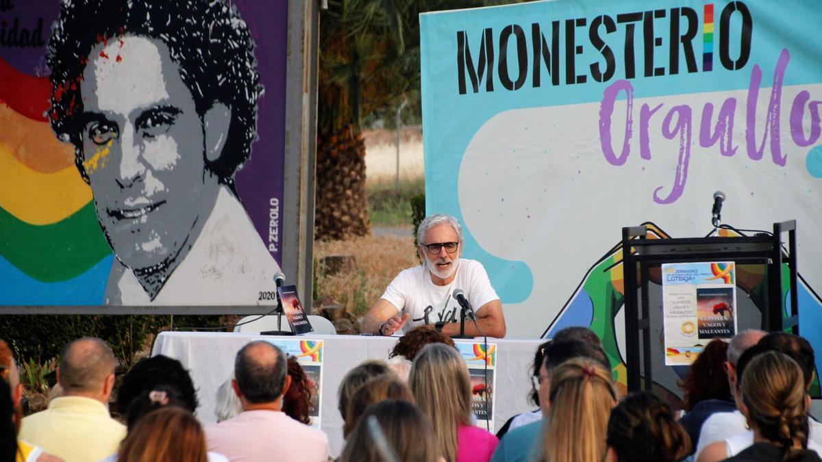 Presentación del libro de Manuel Catalán en el parque Pedro Zerolo