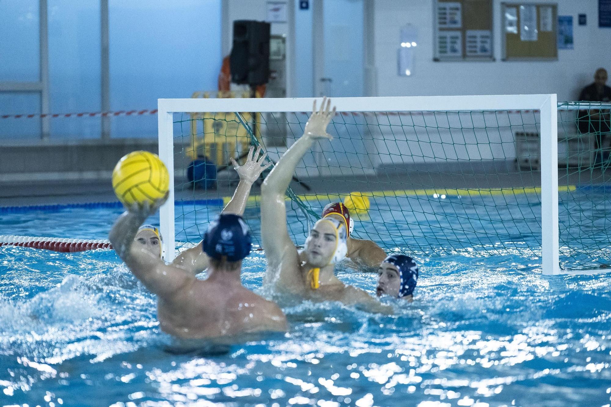 Imatges de la final de la Copa Catalunya de waterpolo entre l'Atlètic Barceloneta i el CN Sabadell