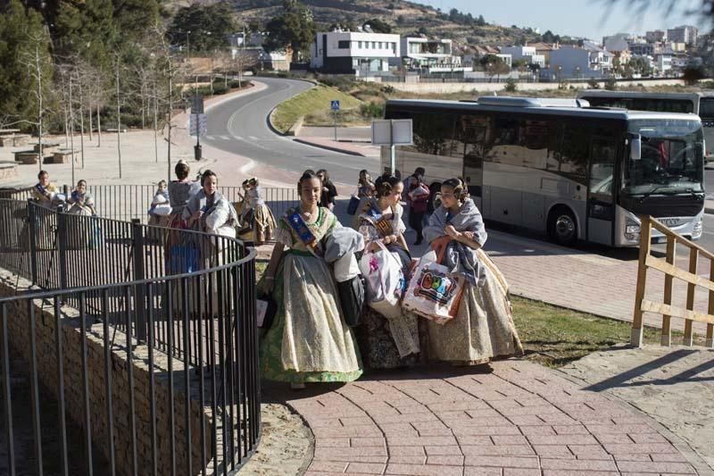 Visita de la fallera mayor infantil y la corte de honor a les Coves de Sant Josep