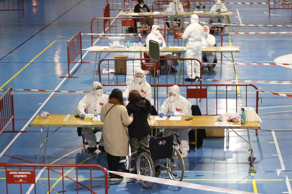 Membres de les meses electorals amb EPI a Girona