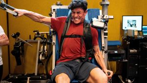 Marc Márquez, recuperándose en el gimnasio de Red Bull. Marc Márquez, recuperándose en el gimnasio de Red Bull.