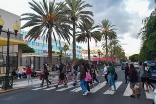 Cuidado al cruzar la calle camino del colegio