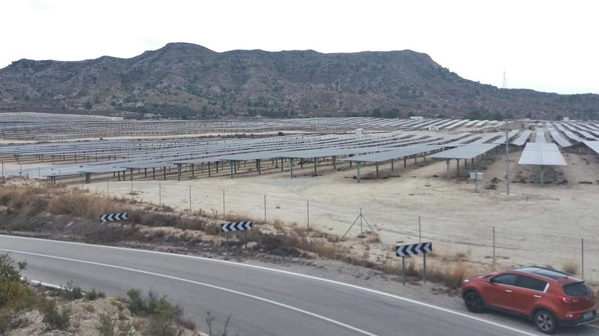 La primera fase de la planta solar de Xixona está ya terminada, a la espera de que se conecte a la subestación eléctrica.