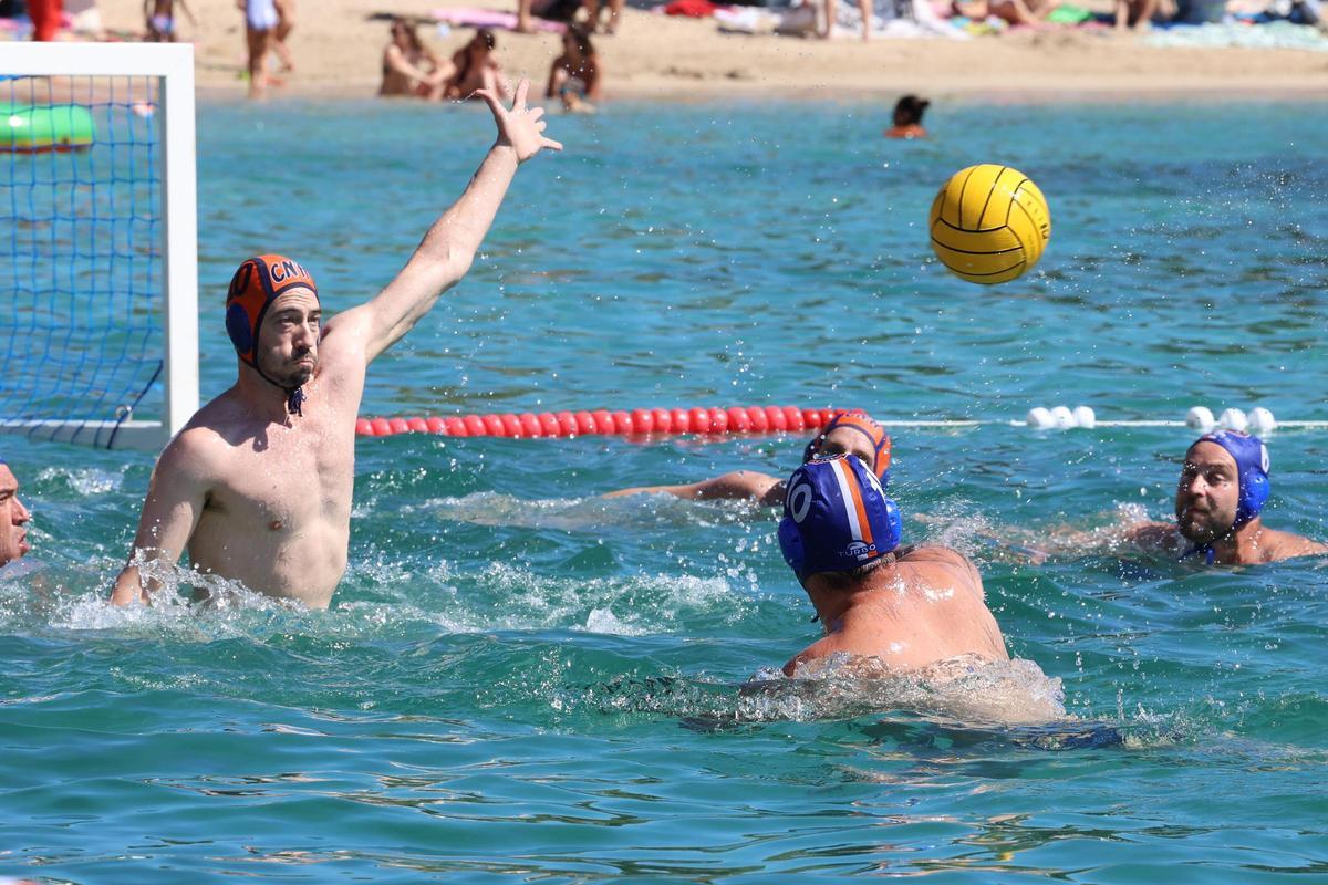 Imágenes de la jornada de fase de grupos del Beach Polo Sant Josep celebrado en Port des Torrent