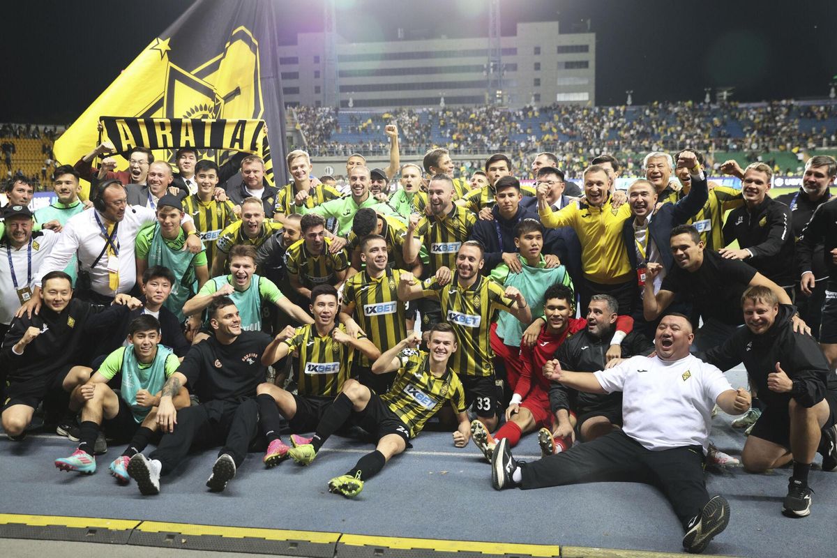 El Kairat Almaty celebra su clasificación para la fase liga de la Champions tras derrotar al Celtic en los penaltis este martes.