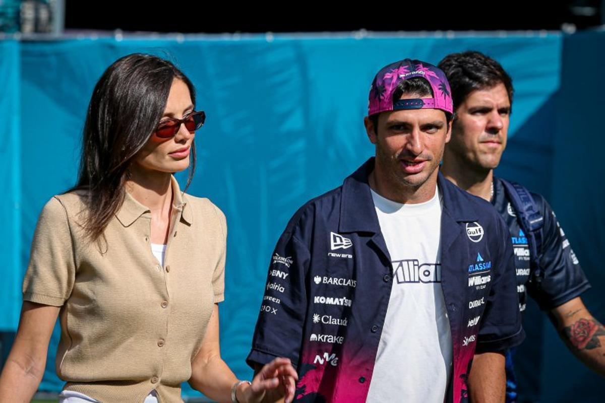 Carlos Sainz Jr. y Rebecca Donaldson en Miami