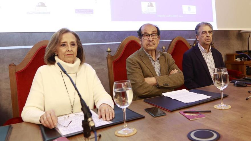 Por la izquierda, Begoña García- Tamargo, Emilio Casares y Ramón Sobrino.  | Miki López