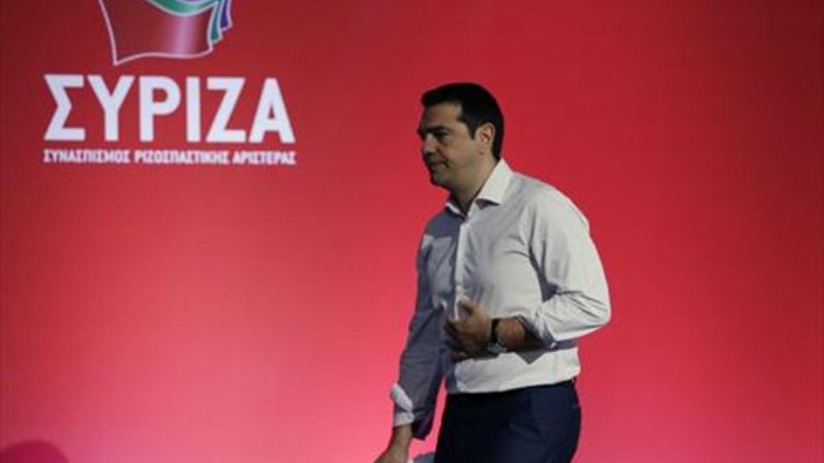 El primer ministro, Alexis Tsipras, tras intervenir en la reunión del comité central de Syriza, en Atenas.
