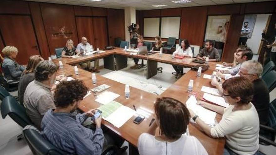 Primera mesa sectorial de Educación con Riera al frente.