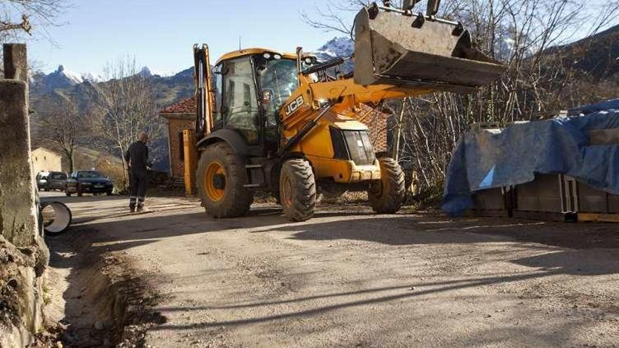 Obras en la carretera de Les Quintanes.