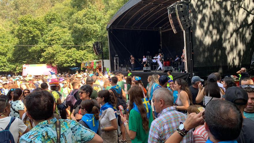 La crecida del río Porcía complicó el fin de fiesta en la Alameda (El Franco)