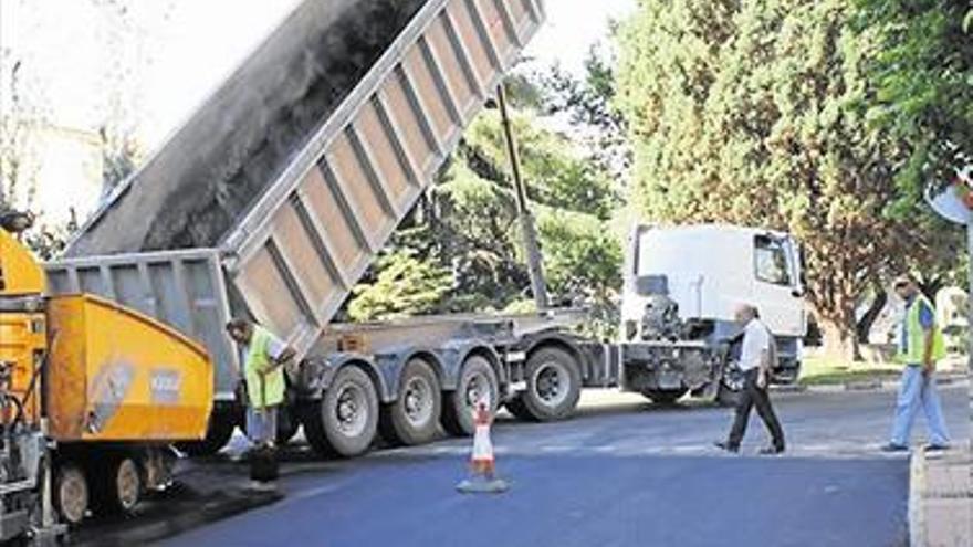 REASFALTAN TRAMOS DE LA CALLE PERE III Y AVENIDA TÀRREGA