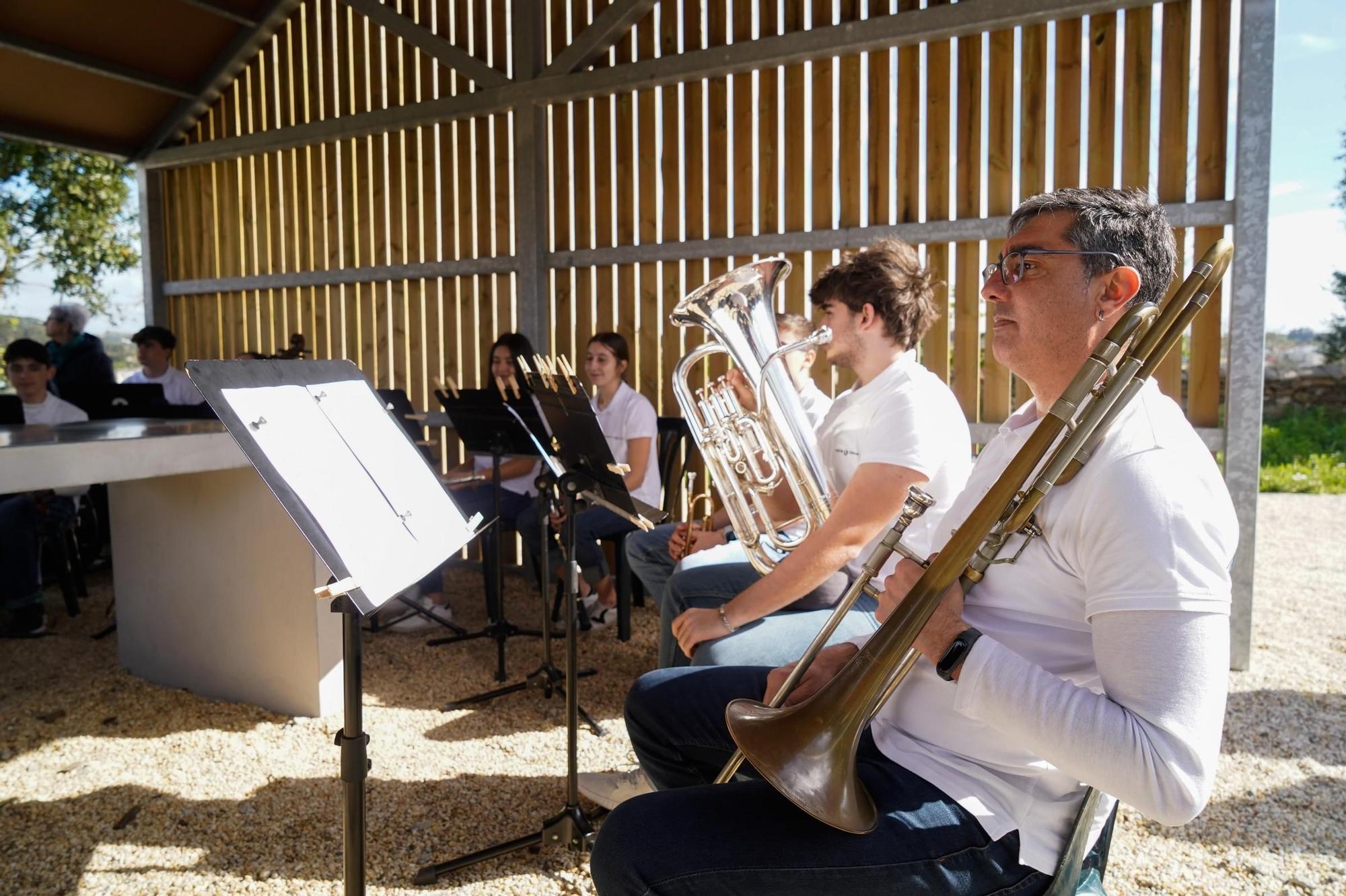 Inauguración en Santa Cruz del parque Rosalía Mera, donado por Sandra Ortega