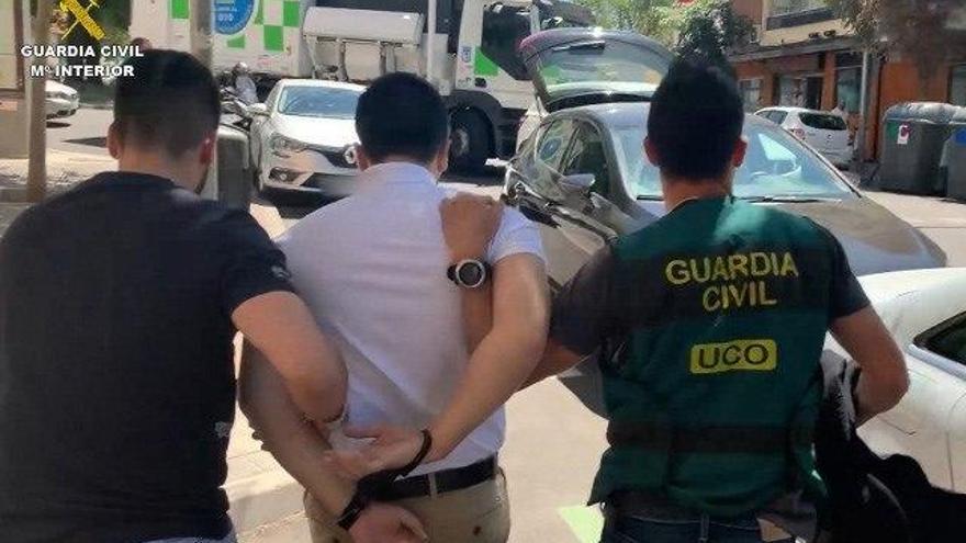 El acusado, tras ser detenido por la UCO de la Guardia Civil.