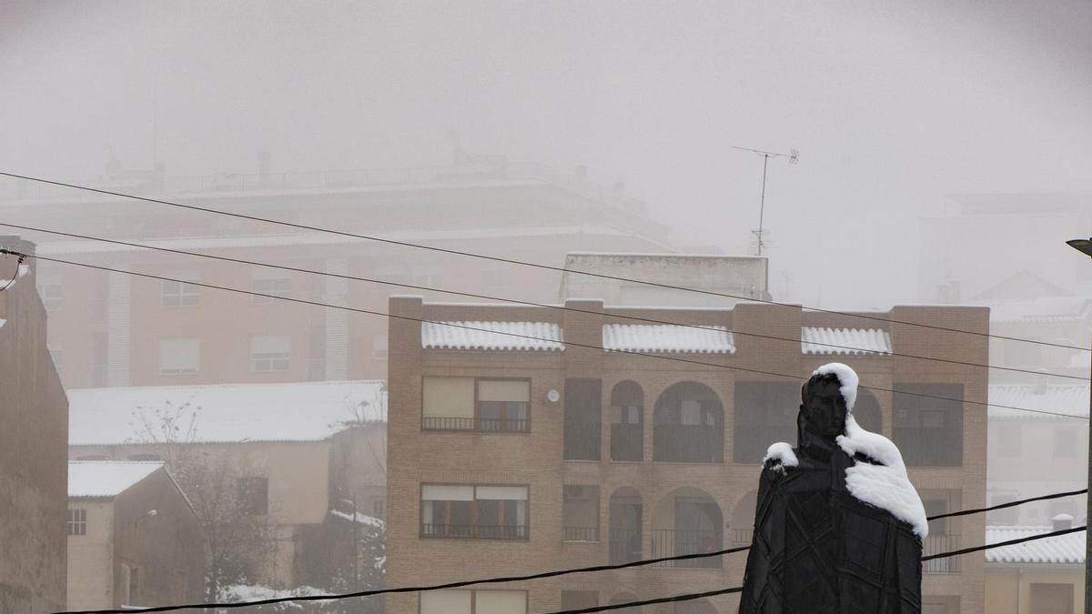 La nieve impide salir de casa en los pueblos del interior de la C. Valenciana