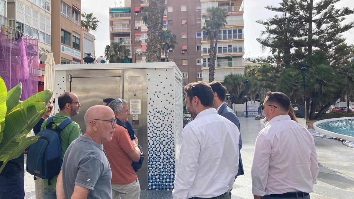 Torrevieja abre los aseos públicos autolimpiables en sus zonas más turísticas a 50 céntimos por uso