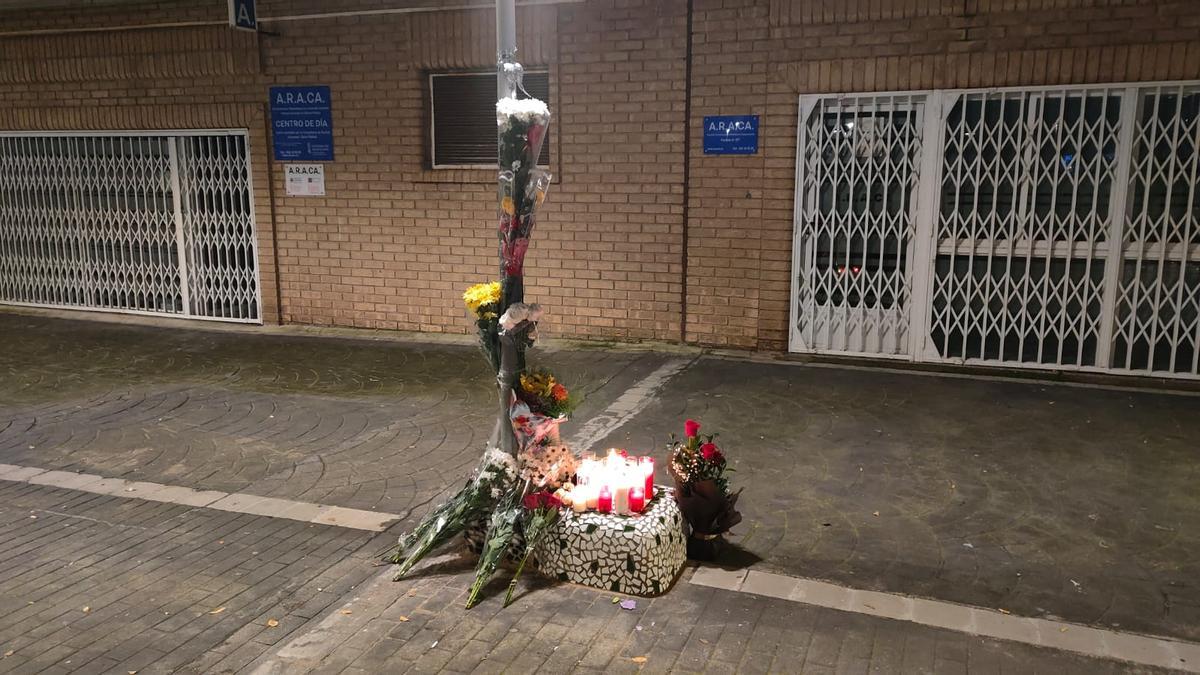 Imagen del altar en la plaza de la Esparraguera.