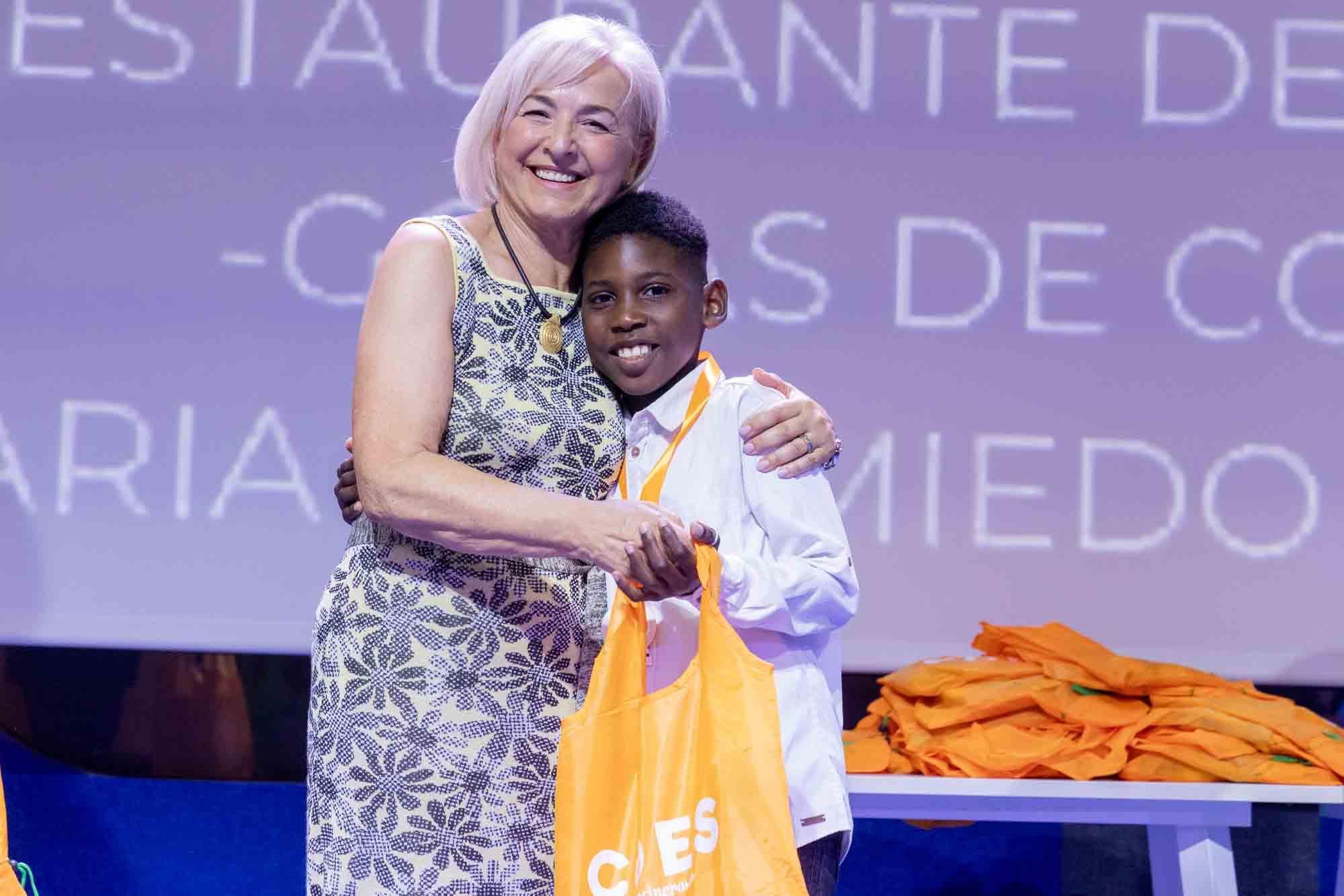 Entrega de premios del concurso infantil de relatos cortos "Cuéntame un cuento para comer" en el Club INFORMACIÓN organizado por COES
