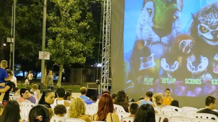 Imagen de archivo del cine de verano en la Glorieta de Orihuela