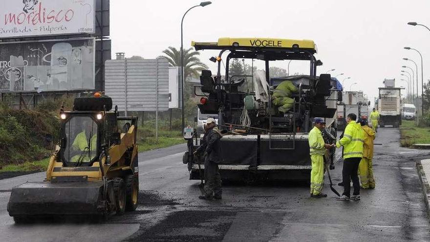 El PP sospecha que no hubo tratamiento adecuado en los restos del fresado de la Rolda Leste. // Bernabé/J.L