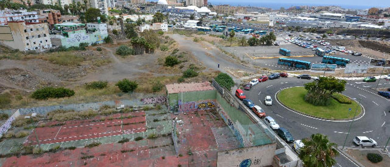 Vista general de cómo está ahora el solar de La Paterna que acogerá un parque.