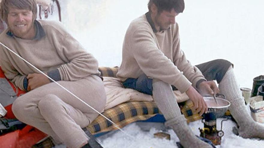 Reinhold y Günther Messner, durante la expedición de 1970.