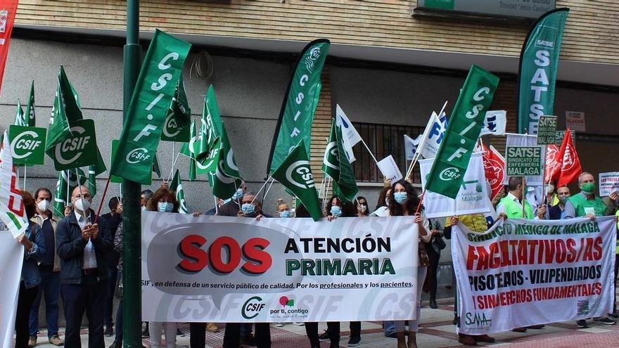 Manifestación de los sindicatos y profesionales sanitarios contra de las nueva orden impuesta por el Gobierno