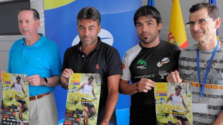 Por la izquierda, Benjamín González Aranguren, José Ramón Tuero, Juan Fuego y Alfredo García Cuetos, en un momento de la presentación de la carrera.