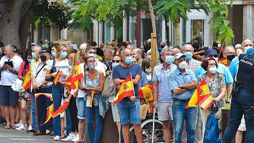 Público congregado en Mesa y López para el acto. | | ANDRÉS CRUZ