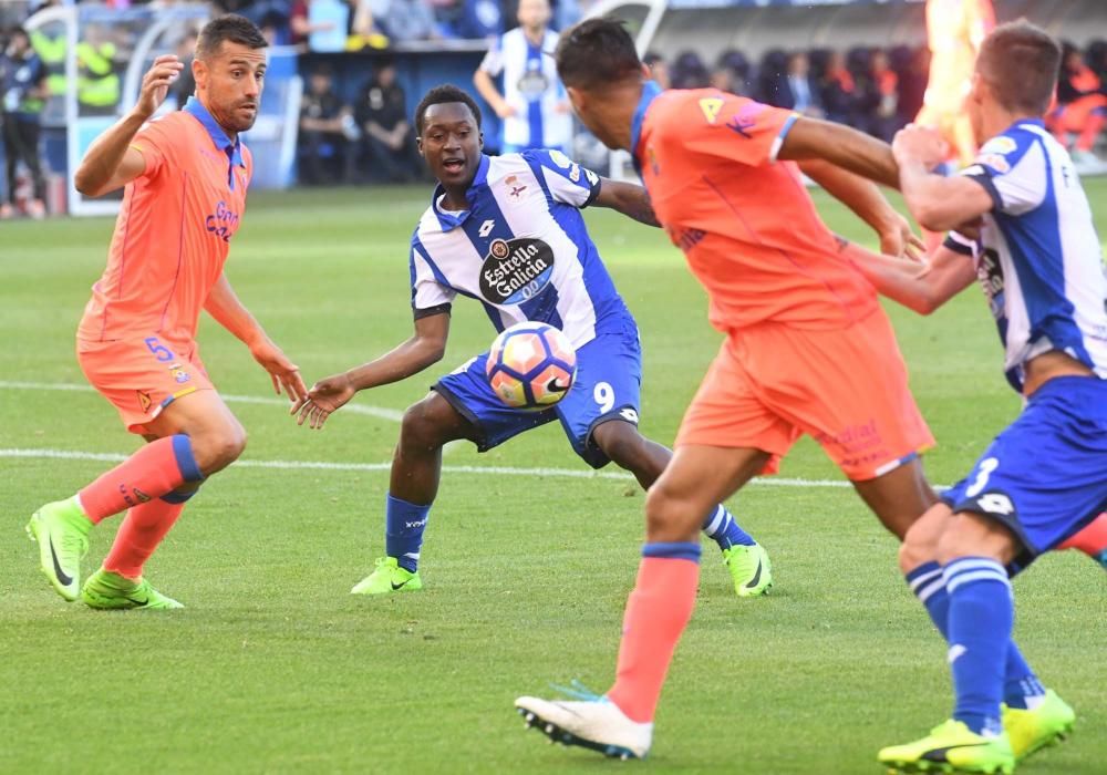 El Dépor golea a Las Palmas para cerrar la Liga