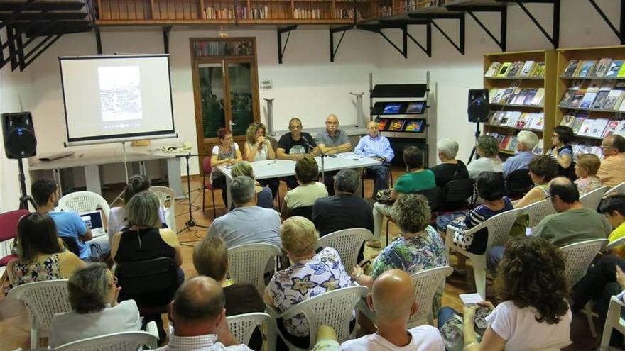 S&#039;Escorxador acogió anteayer el acto de presentación de la obra del historiador Tomeu Garí.