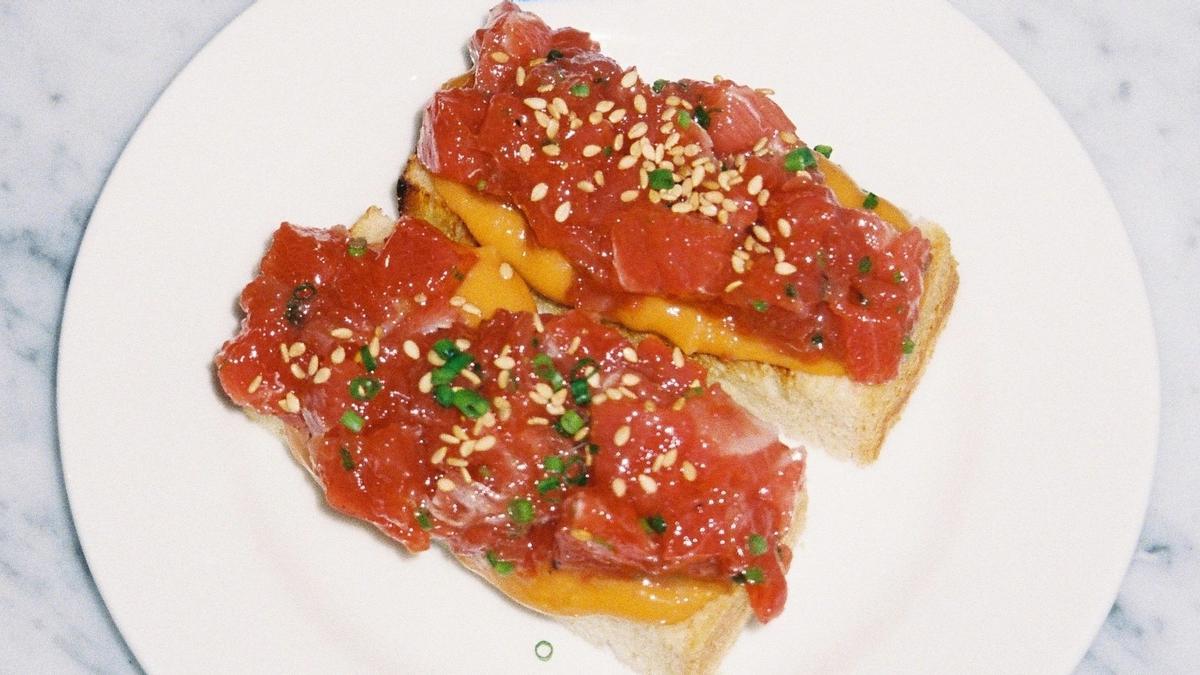 El brioche' con tartar de atún con salmorejo de Taberna Nardi.