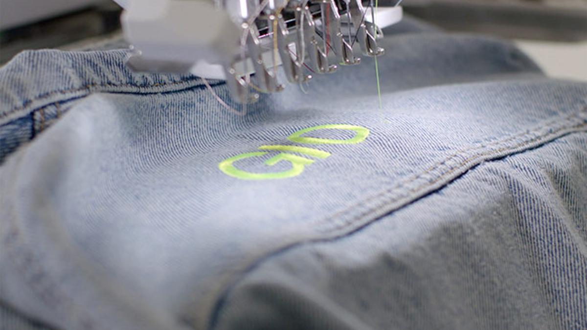 Zara lanza su primera colección de prendas denim personalizables el 27 de marzo