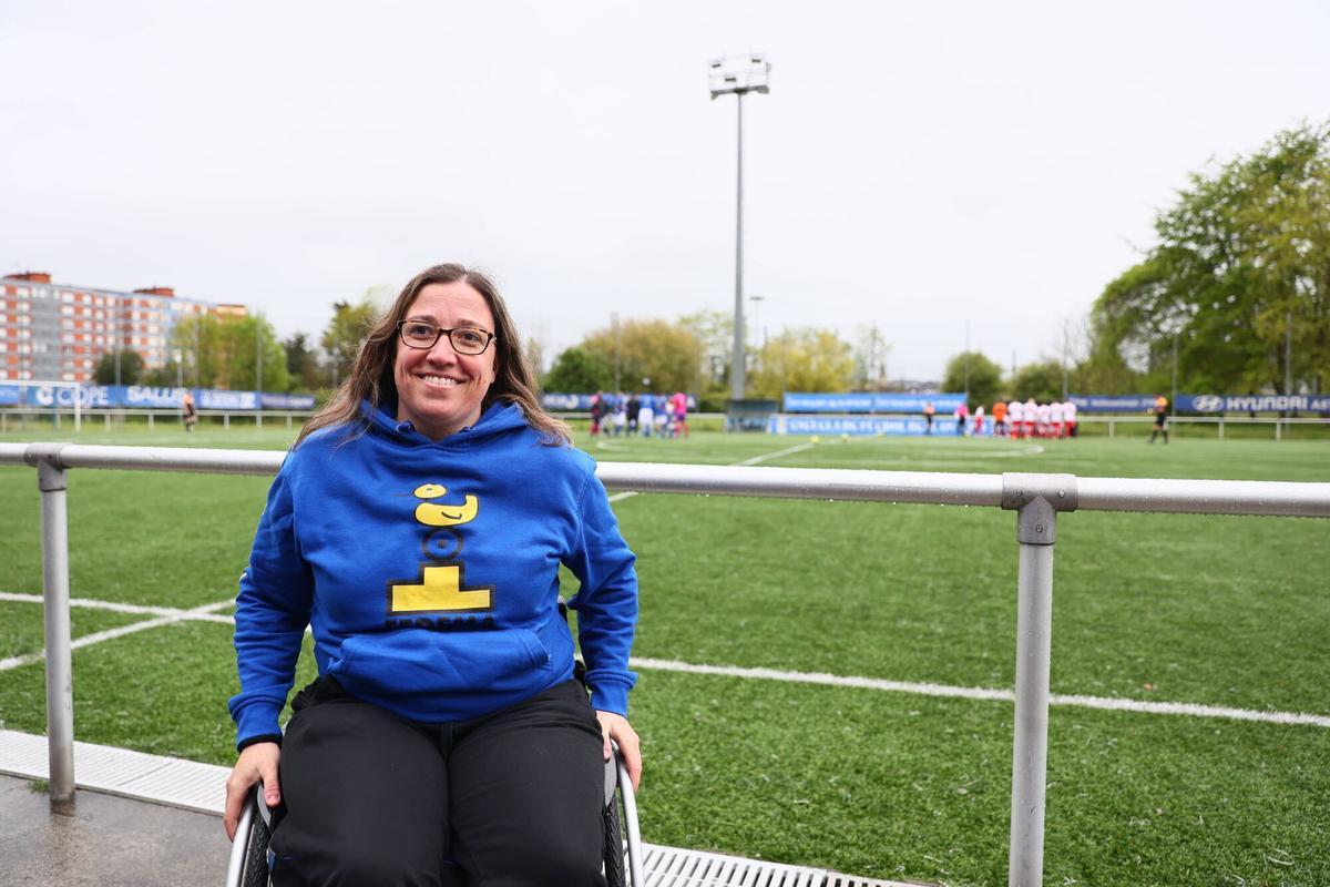EN IMÁGENES: Así se juega al fútbol con una pierna menos y dos muletas EN IMÁGENES: Así se juega al fútbol con una pierna menos y dos muletas