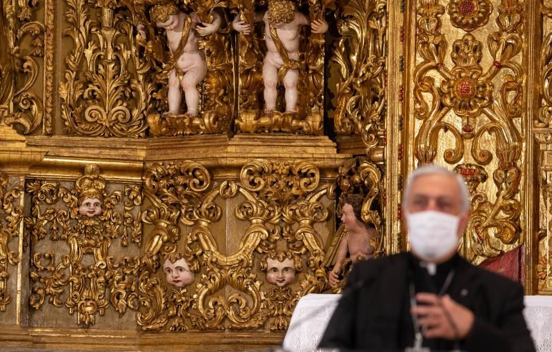 Entrega de la rehabilitación del retablo de la Virgen de Los Remedios en la Catedral de La Laguna