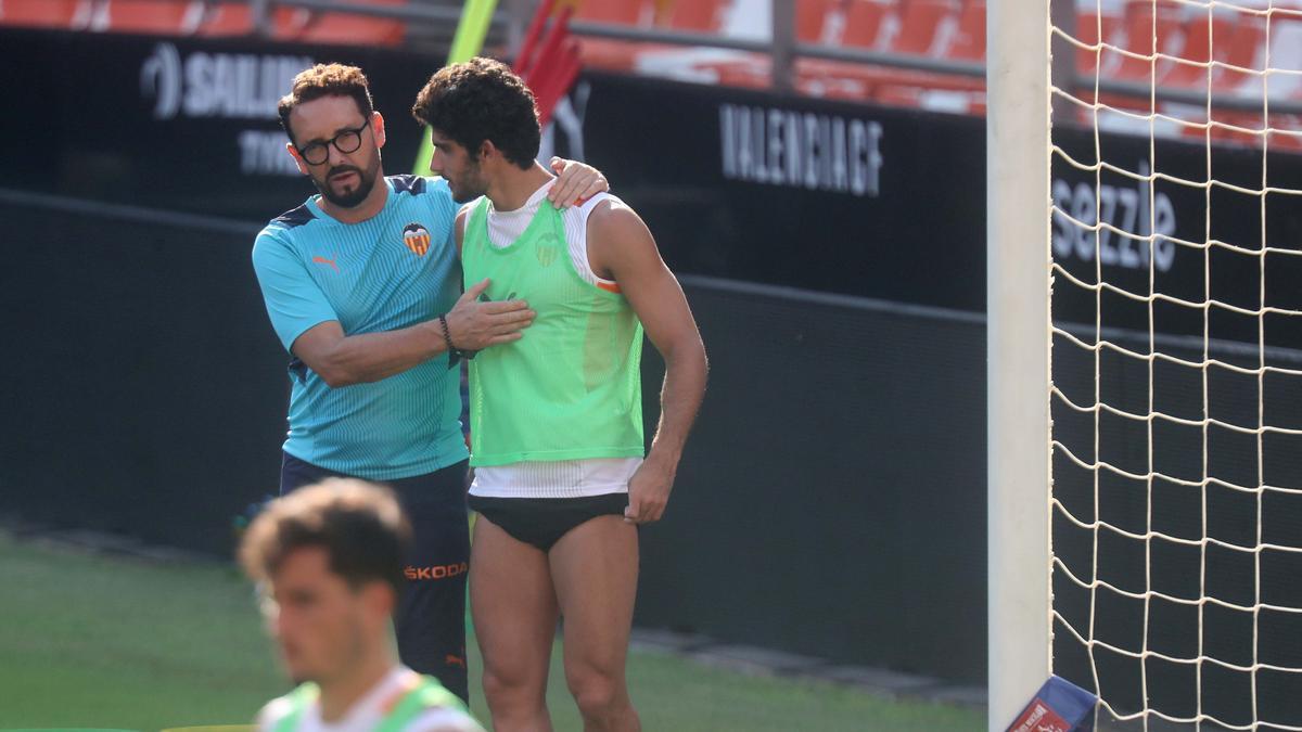 Bordalás con Guedes en el entrenamiento