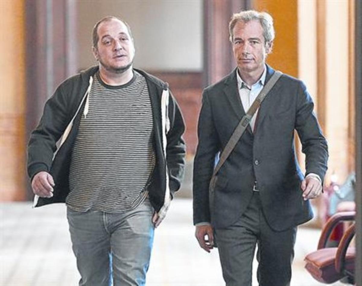 ITV David Fernàndez acompanya l’empresari Ricard Puignou, ahir, en la ’comissió Pujol’. ITV David Fernàndez acompanya l’empresari Ricard Puignou, ahir, en la ’comissió Pujol’.