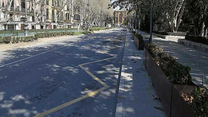 La avenida Antoni Maura, frente al recinto de s&#039;Hort del Rei, vacÃ­a de coches.