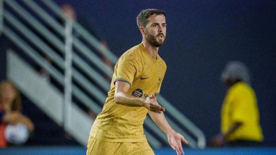 Pjanic aún puede salir del Barça