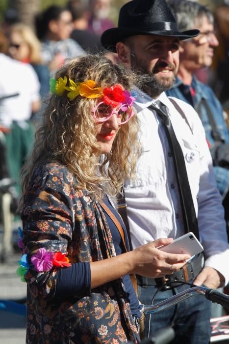 Encuentro de bicis antiguas y vestidos de época