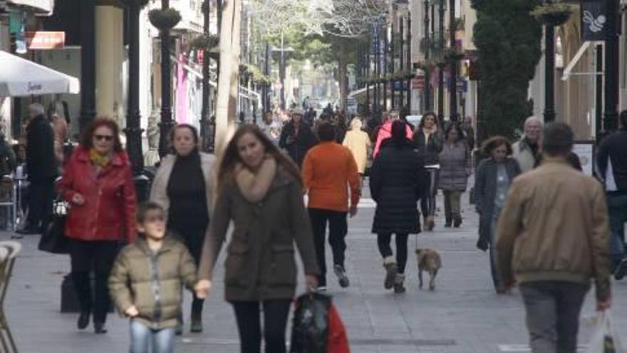 Compras y playa Gandia y la Safor se benefician de un puente en el que desaparece el ambiente gélido