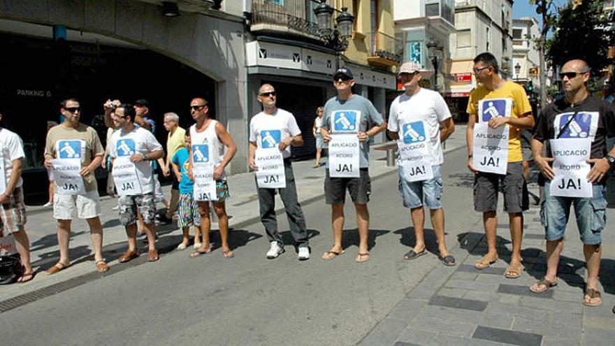 Els policies de Blanes en una de les manifestacions realitzades per reclamar el compliment dels acords.